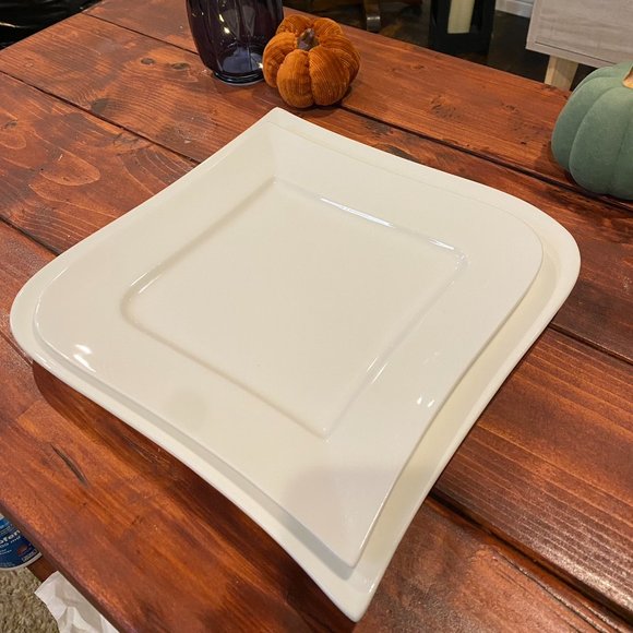 White Plate Set - Picture 2 of 8